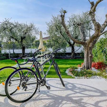 Le Della Romantica Vakantiehuis Manerba del Garda