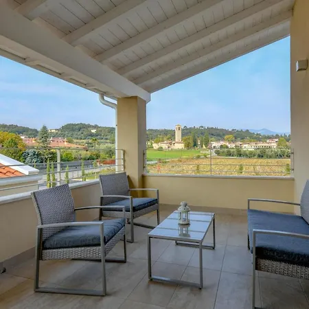 Le Della Romantica Vakantiehuis Manerba del Garda